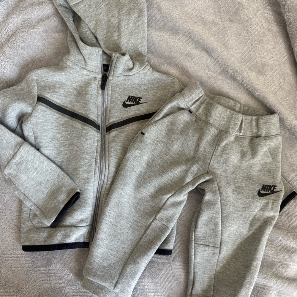 Nike Kids Gray Sweatpants & Hoodie Set